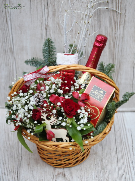 Blumenlieferung nach Budapest - Weihnachtsgeschenkkorb mit roten Rosen, Champagner, Schokolade