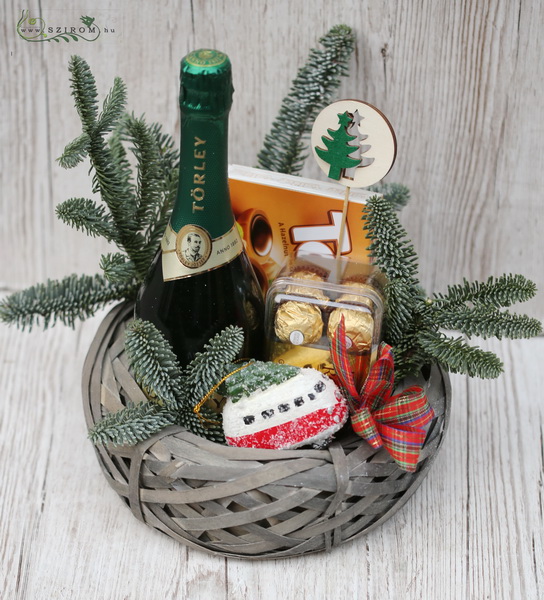 Blumenlieferung nach Budapest - Weihnachtskorb mit Auto
