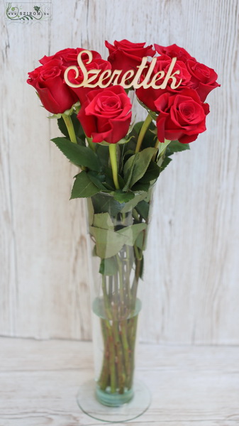 Virágküldés Budapest - 9 szál vörös rózsa vázában, szeretlek felirattal
