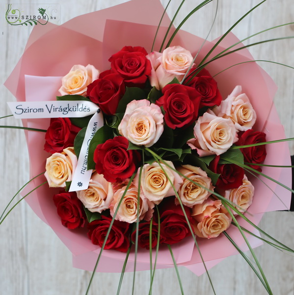 flower delivery Budapest - Red and peach roses in a light bouquet (24 stems)
