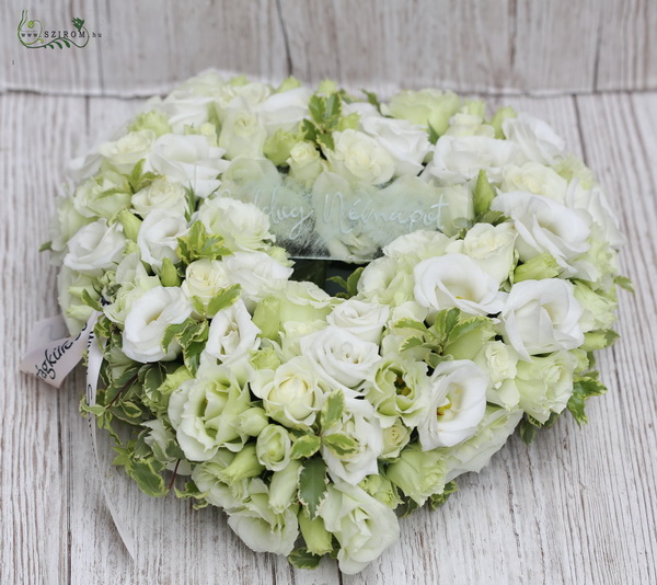 Blumenlieferung nach Budapest - Kleine Herz aus Lisianthus und Minirosen