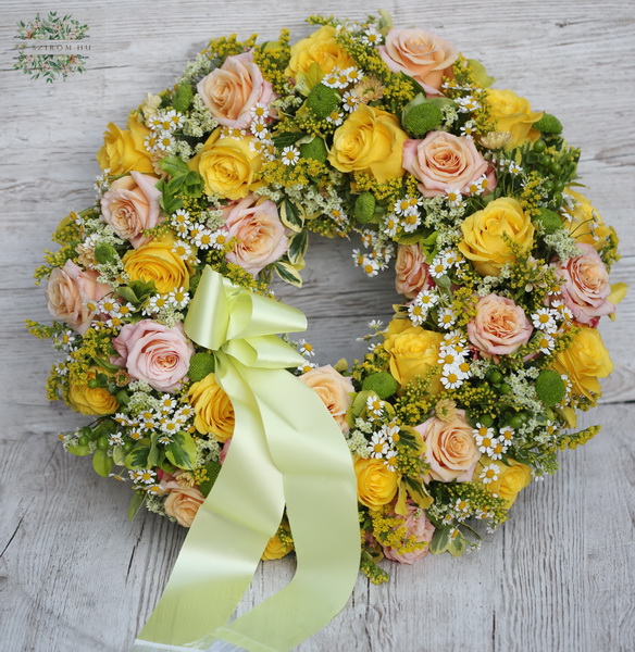 flower delivery Budapest - Yellow - peach wreath 50cm