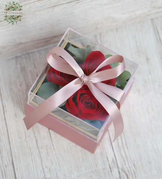 Blumenlieferung nach Budapest - Kleine Würfelbox mit 3 Rote Rosen