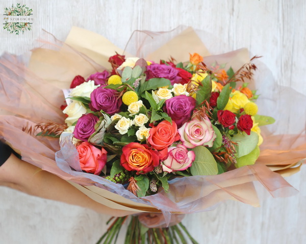 flower delivery Budapest - Big rose bouquet with bronze organza (30 stems)