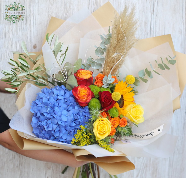 flower delivery Budapest - Modern bouquet with hydrangeas, pampass grass, sunflower (15 stems)