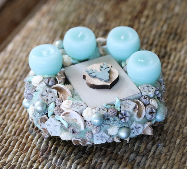 Virágküldés Budapest - Kék adventi koszorú gömb gyertyákkal 