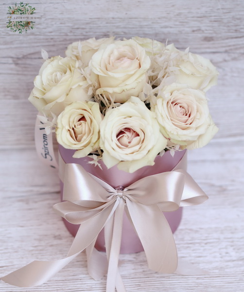 flower delivery Budapest - cylinder box with 11 cream roses