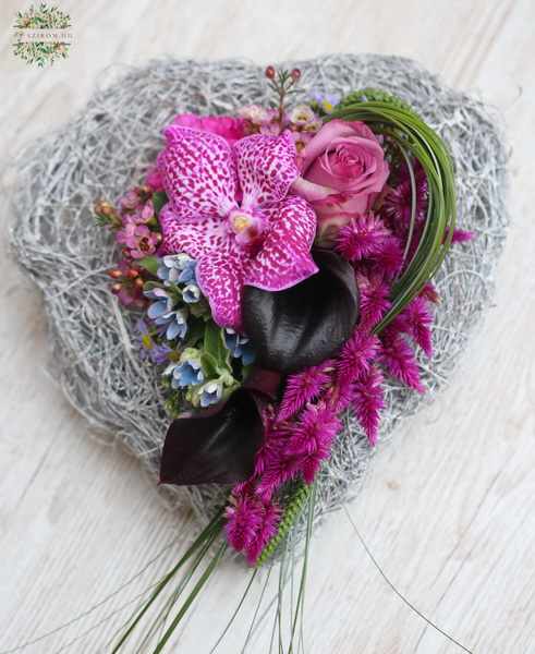 flower delivery Budapest - Heart shape with pink - purple flowers