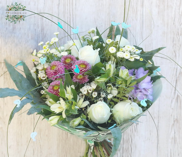 flower delivery Budapest - Bouquet with blue birds, roses, small flowers (13 stems)