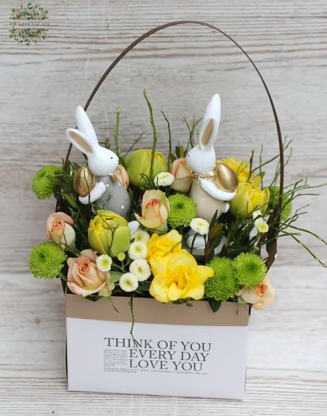 Blumenlieferung nach Budapest - Kleine Papiertüte mit Hasen und Blumen