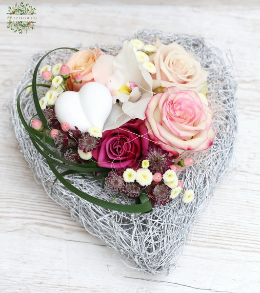 flower delivery Budapest - Heart arrangement with roses and orchid