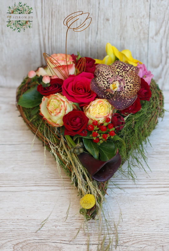 Blumenlieferung nach Budapest - Herzblumenschale mit rustikaler Rostblume