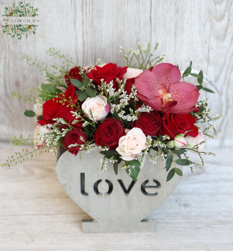 flower delivery Budapest - Wooden heart flowerbowl LOVE