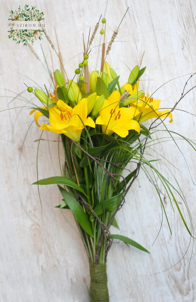 flower delivery Budapest - Scepter bouquet with yellow lilies