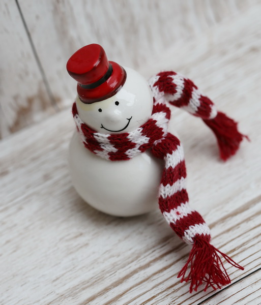 flower delivery Budapest - Ceramic snowman with knitted scarf