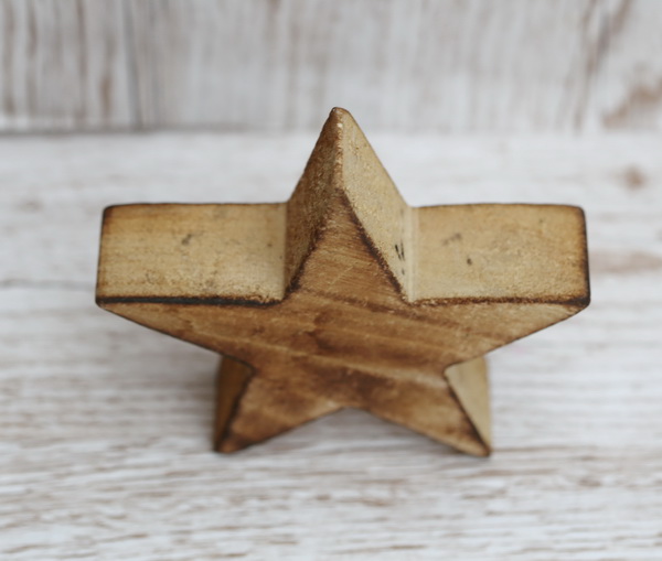 flower delivery Budapest - Wooden star
