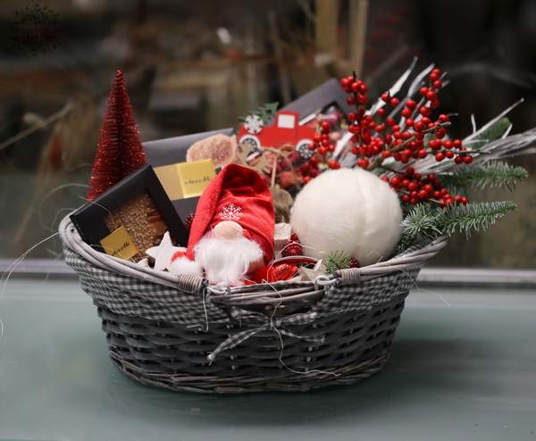 Blumenlieferung nach Budapest - Weihnachts Geschenk Korb