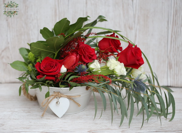 Blumenlieferung nach Budapest - Rote Rosen Anordnung mit Tulpe (12 Stränge)