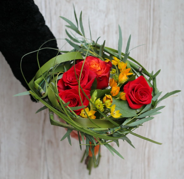 Blumenlieferung nach Budapest - Kleiner Kubus strauss mit Rote Rosen