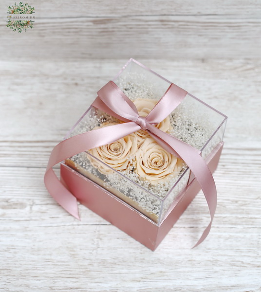 flower delivery Budapest - Forever roses and baby's breath in cube box