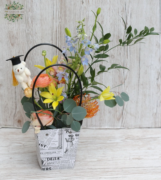 flower delivery Budapest - Graduation bag bouquet