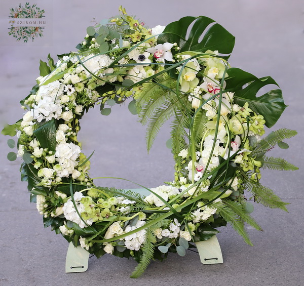flower delivery Budapest - Green-white asymmetric standing wreath 85cm