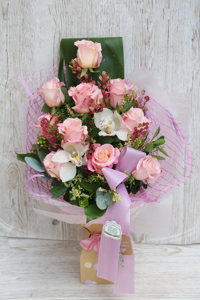 flower delivery Budapest - Graduation bouquet in pastel colors