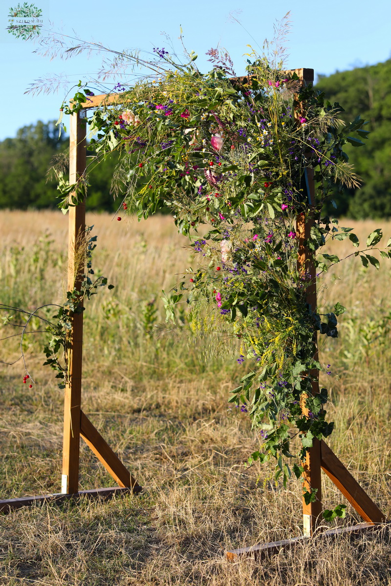 Blumenlieferung nach Budapest - Tor mit Wildblumen (wild, Saisonblume, grün)