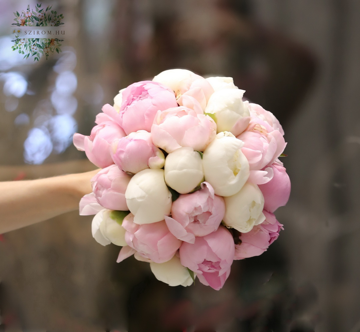 Virágküldés Budapest - menyasszonyi csokor ( peónia, rózsaszín, fehér)