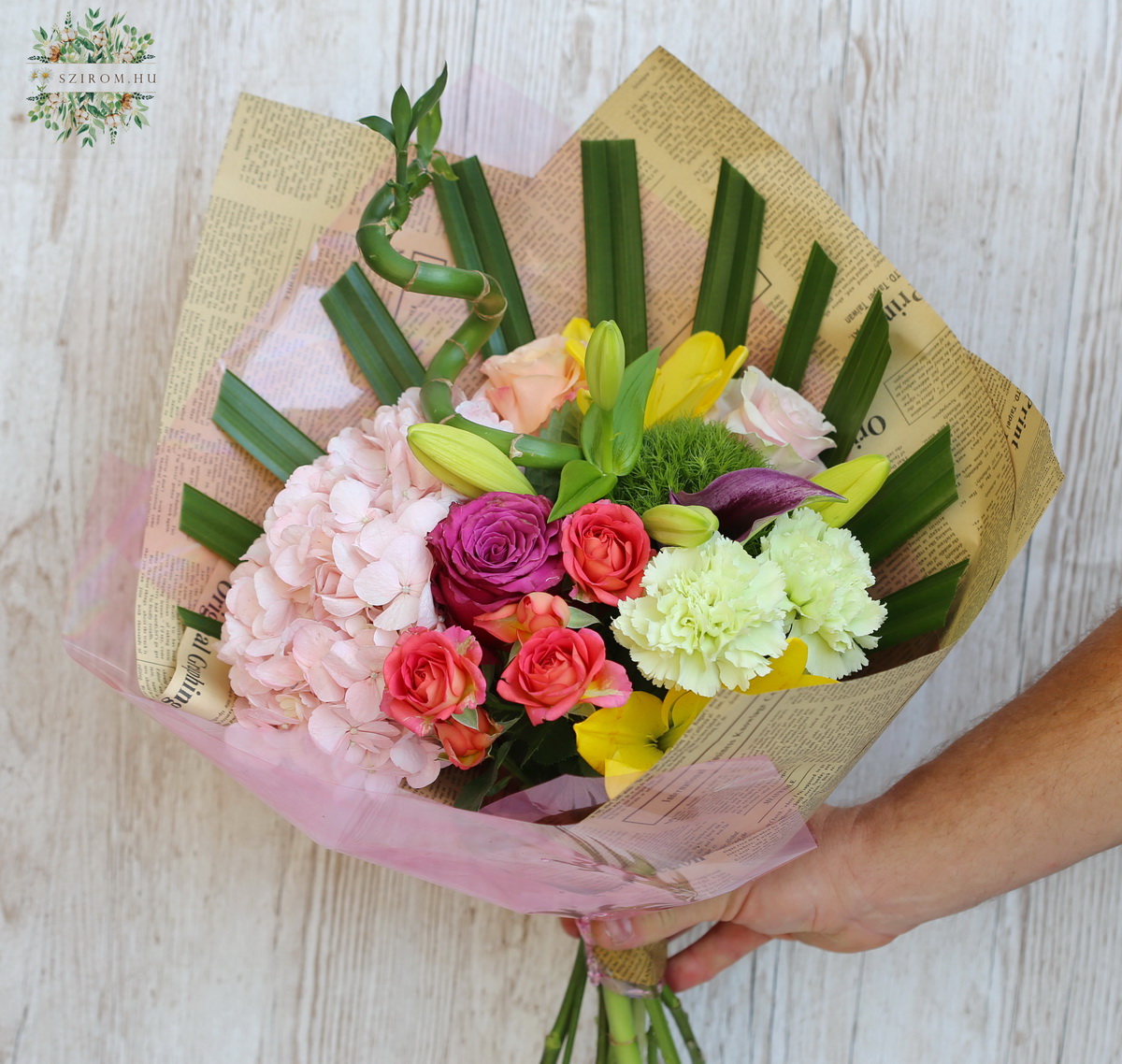 Blumenlieferung nach Budapest - Bunter Sommerstrauß mit Hortensien