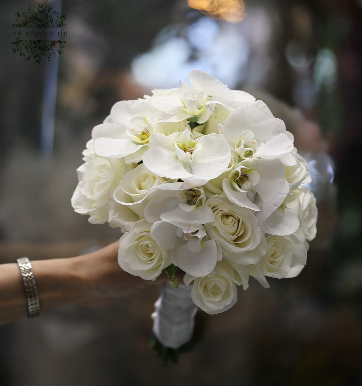 Menyasszonyi csokor (rózsa, phalaenopsis orchidea, fehér)