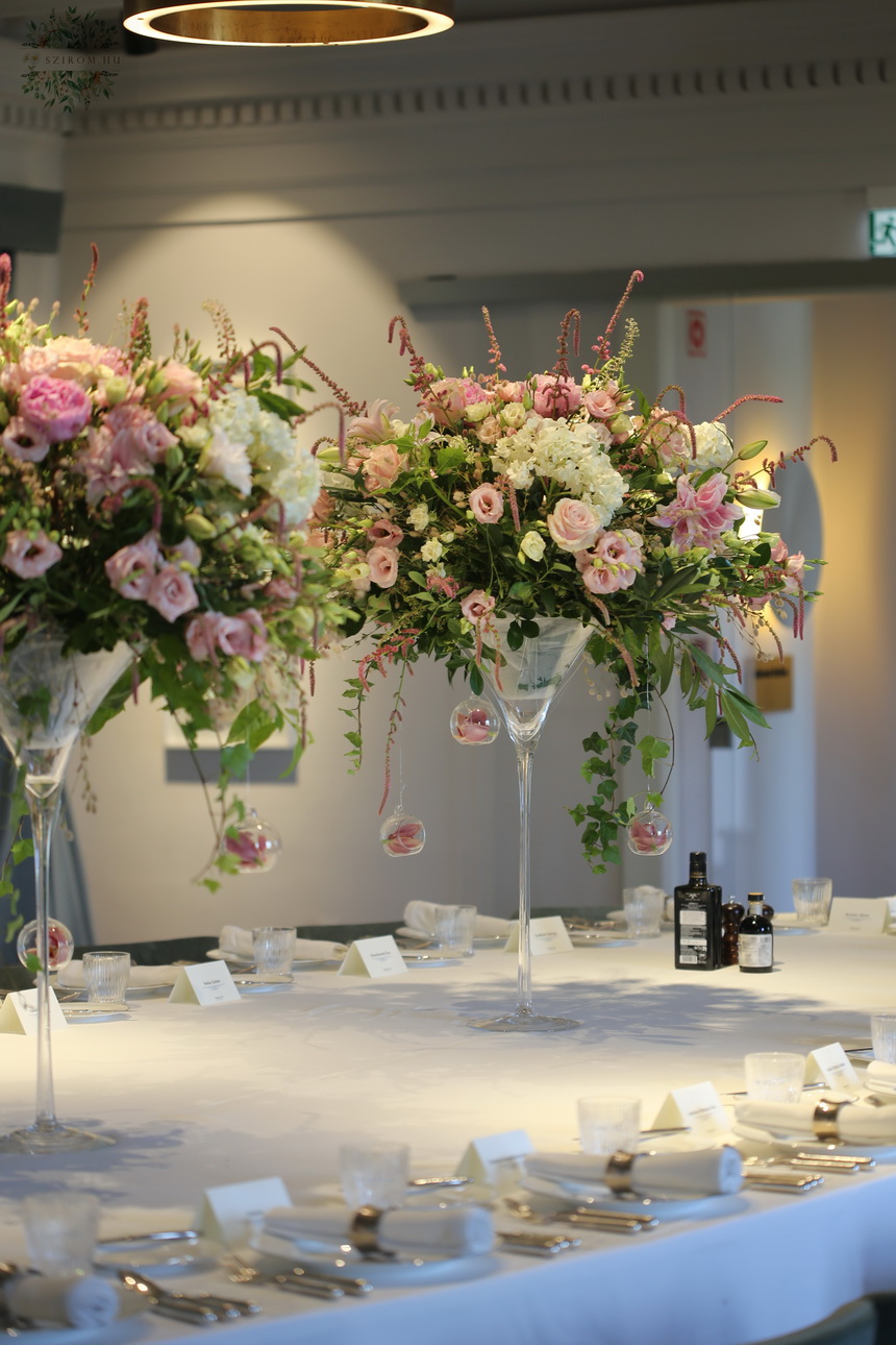 Blumenlieferung nach Budapest - Hochzeitsdekoration 1st, Félix kitchen Budapest (Hortensie, Rose, Pfingstrose, Lisianthus, Rosa, Weiß)