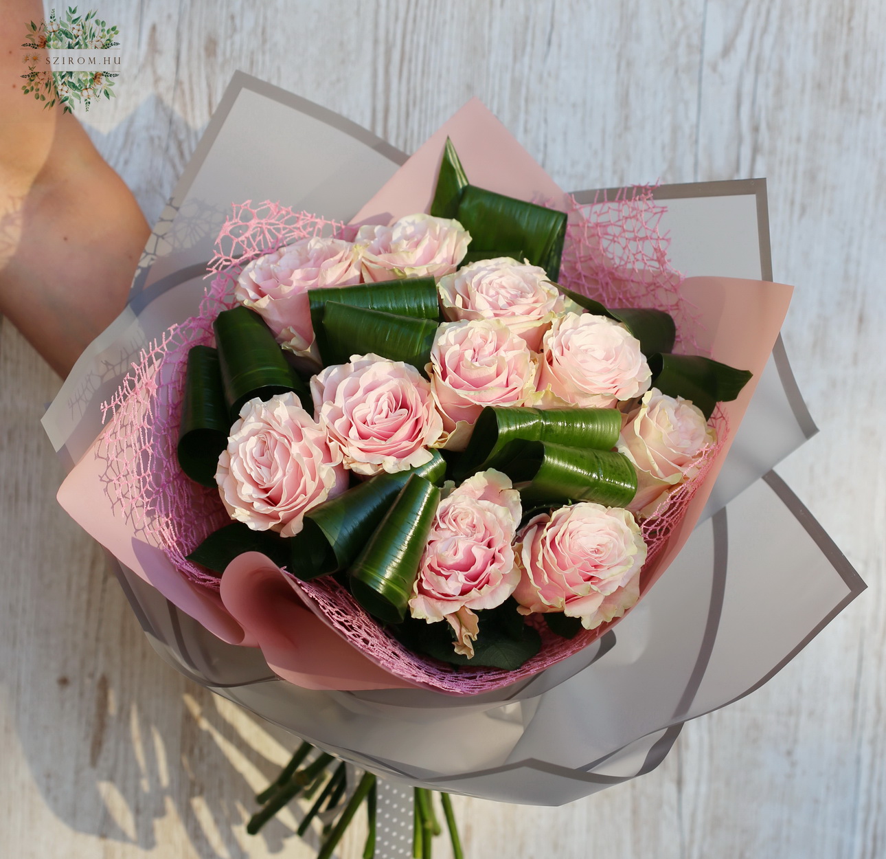 flower delivery Budapest - 10 light pink roses in bouquet