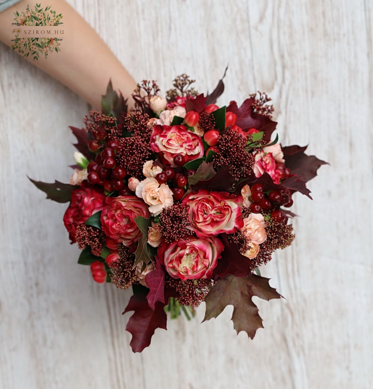 flower delivery Budapest - Autumn bouquet with oak leaves and berries