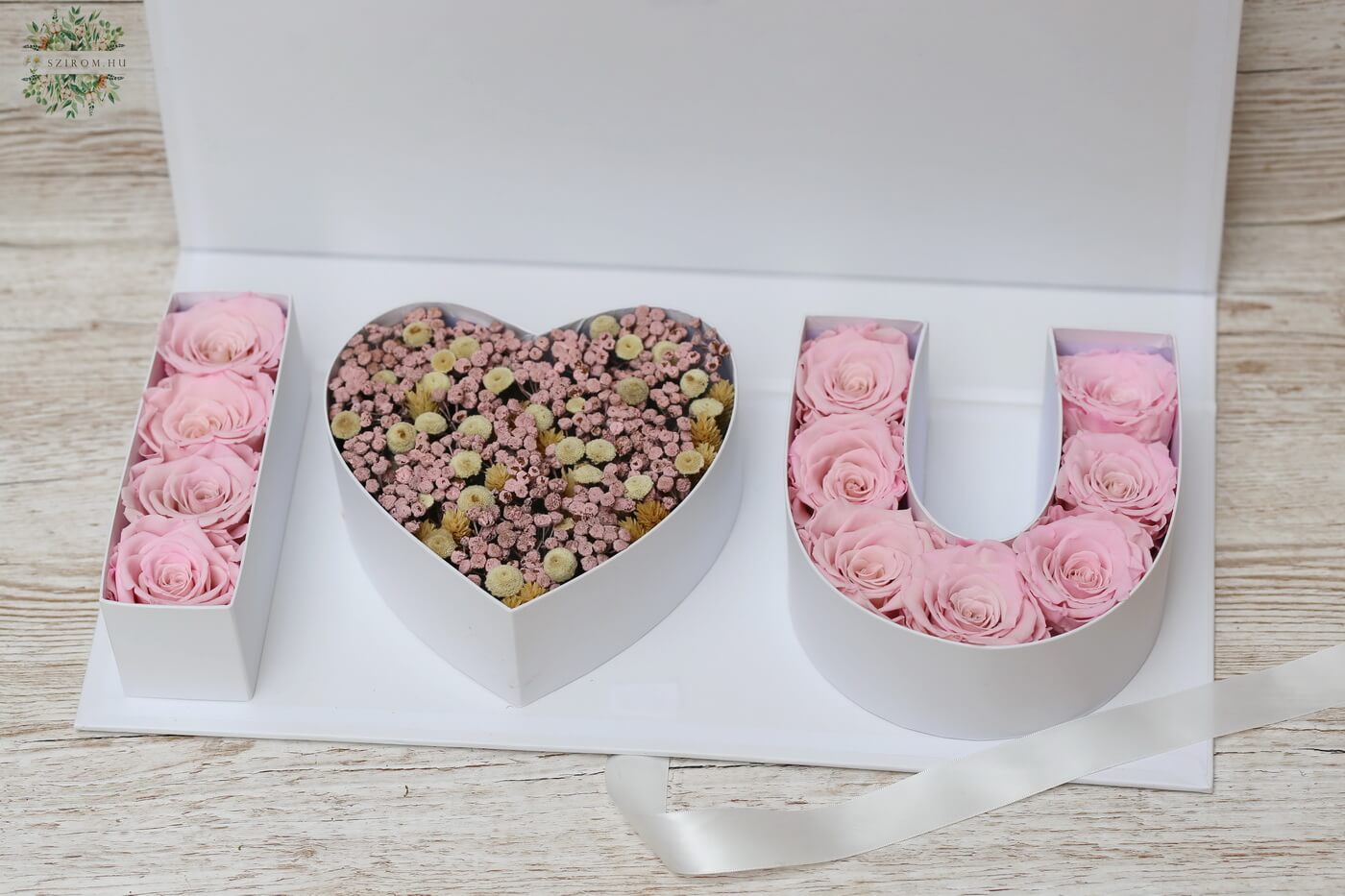 flower delivery Budapest - I Love U flower box with forever roses (11 stems + small flowers)