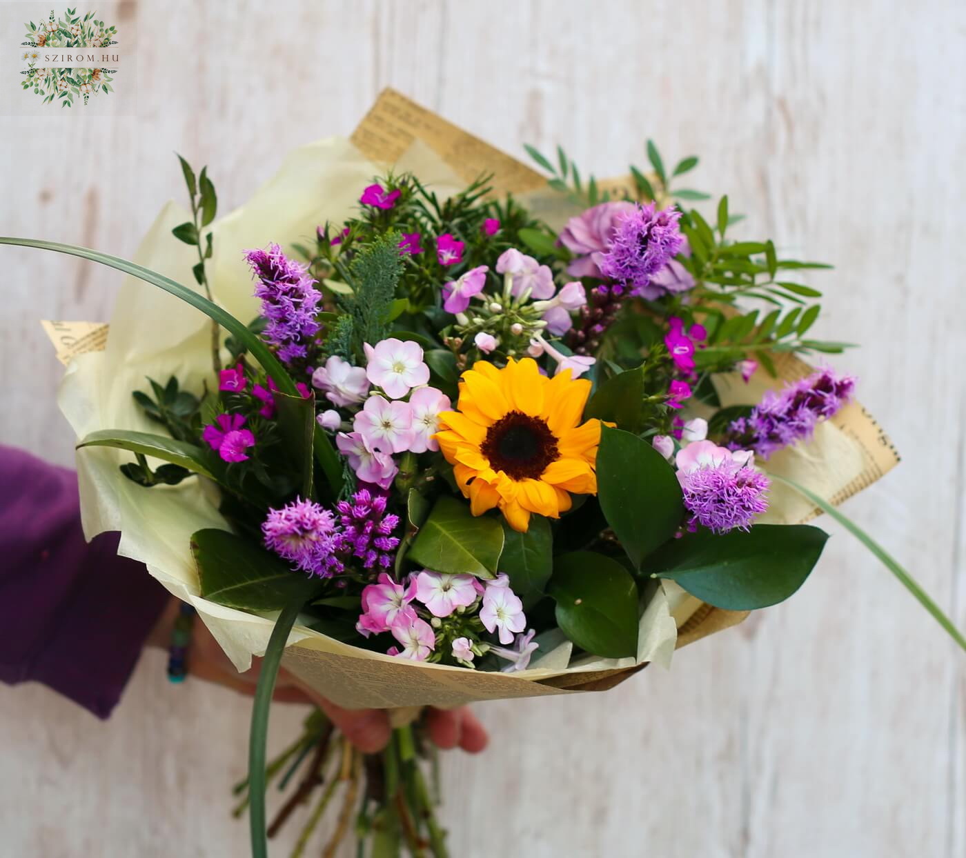 Blumenlieferung nach Budapest - Sommerstrauß mit lila kleinen Blüten (16 Stiele)