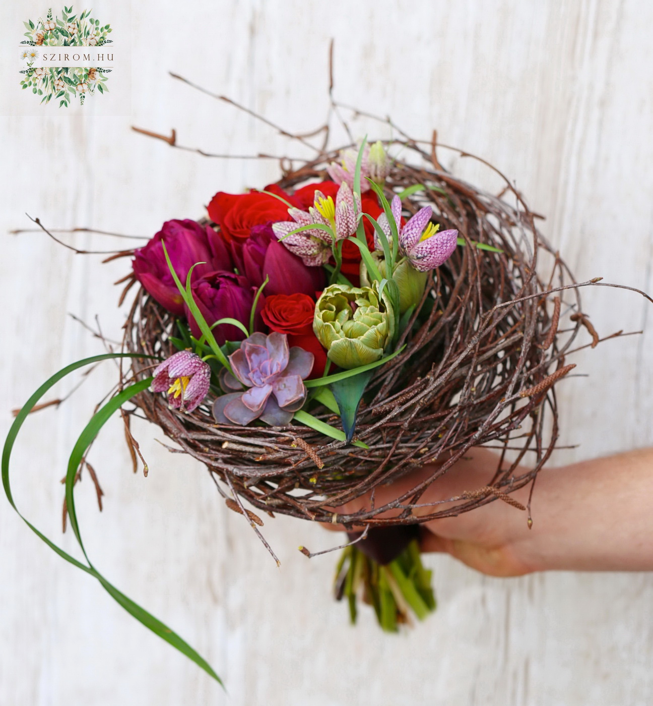 Blumenlieferung nach Budapest - Rote Rose Nest Strauss