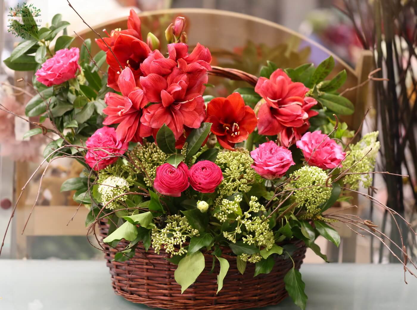 flower delivery Budapest - Flower basket with amaryllis