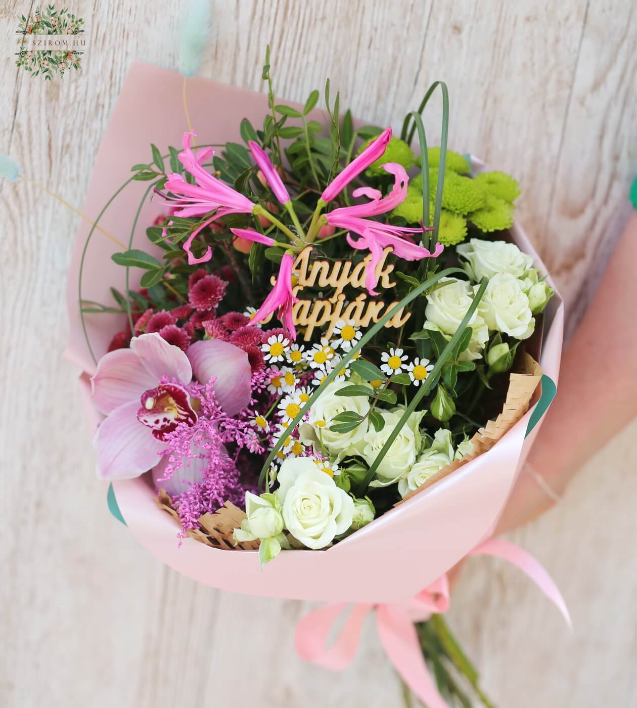 flower delivery Budapest - Small mother's day bouquet with orchid