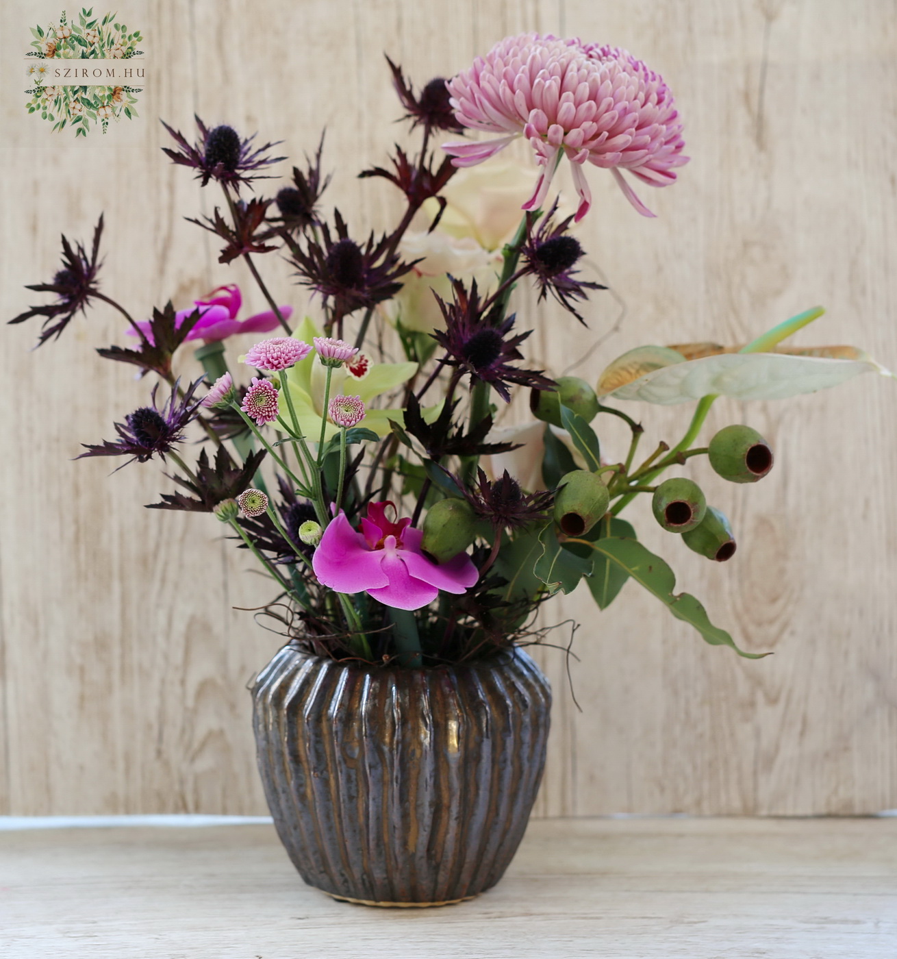 flower delivery Budapest - Special ceramic bowl with extra flowers and metallic colors
