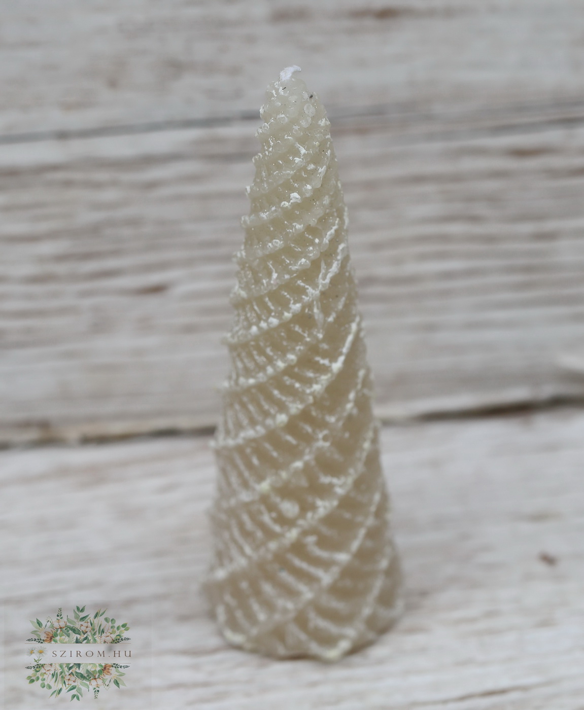 flower delivery Budapest - Shaped candle beige 16 cm