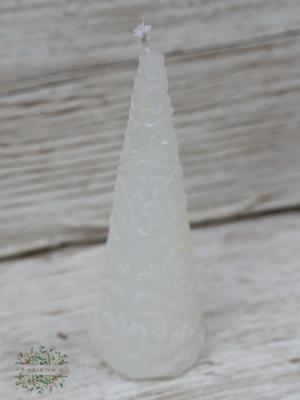 flower delivery Budapest - Shaped candle white 15 cm
