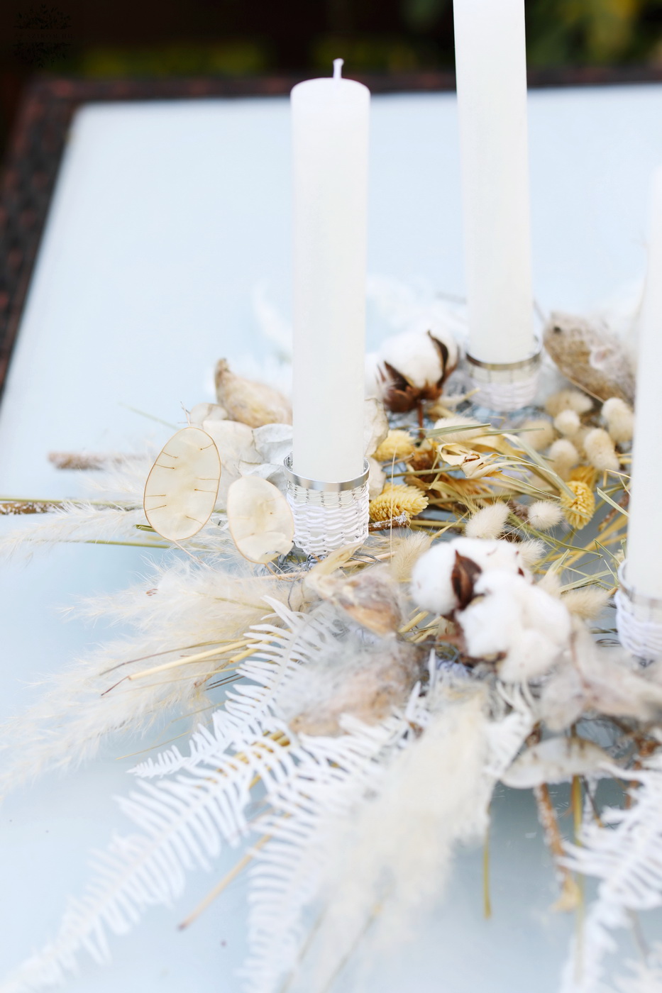 flower delivery Budapest - Airy modern advent wreath