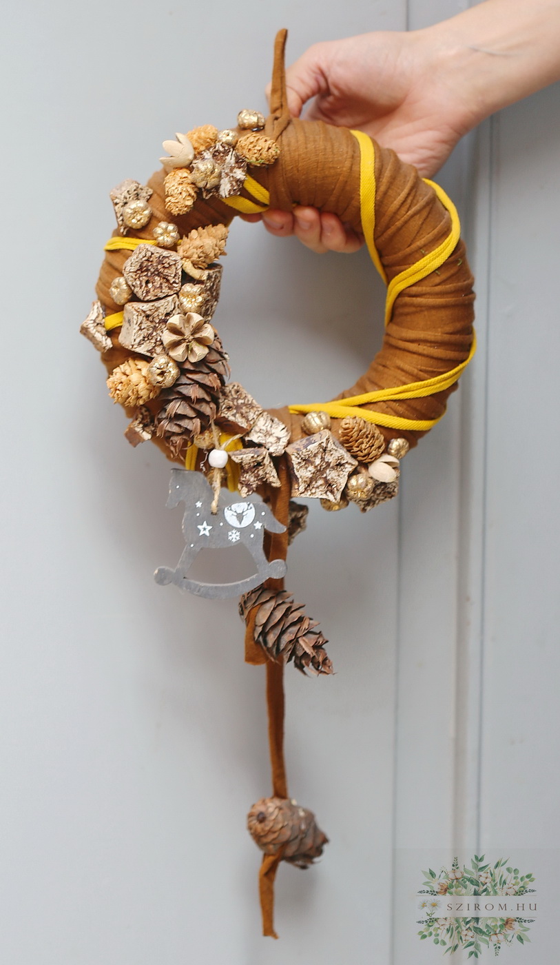 Blumenlieferung nach Budapest - brauner-nuder Winterkranz (42cm lange)