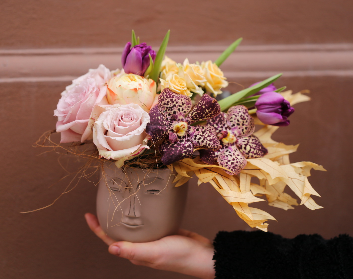 flower delivery Budapest - Head pot with windblown flower hair, in the theme of color of the year Mocha Mousse