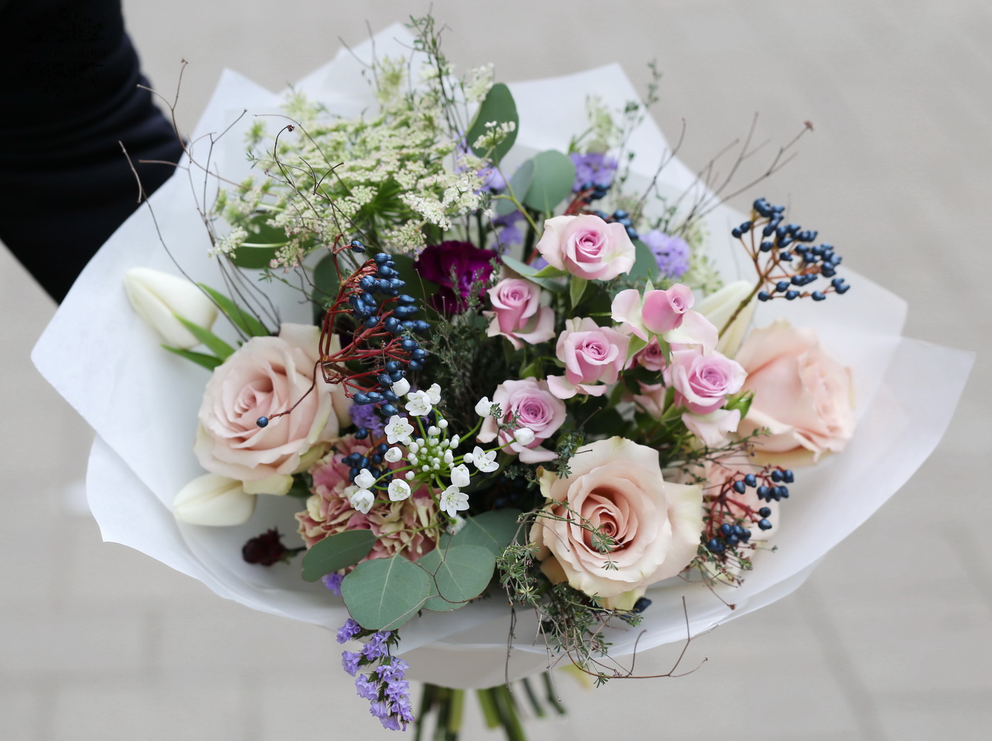 flower delivery Budapest - Airy lavender color bouquet (17 stems)