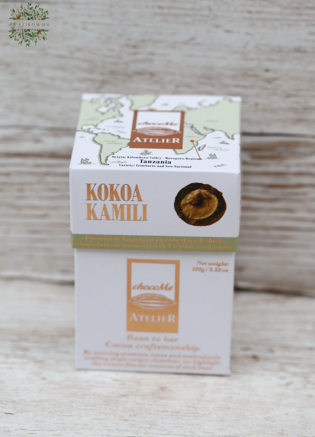 Virágküldés Budapest - ChocoMe Atelier Kokoa Kamili kakaóbabból készült étcsokoládéval bevont Piemonte-i mogyoró Ceylon fahéjjal fűszerezve 100g