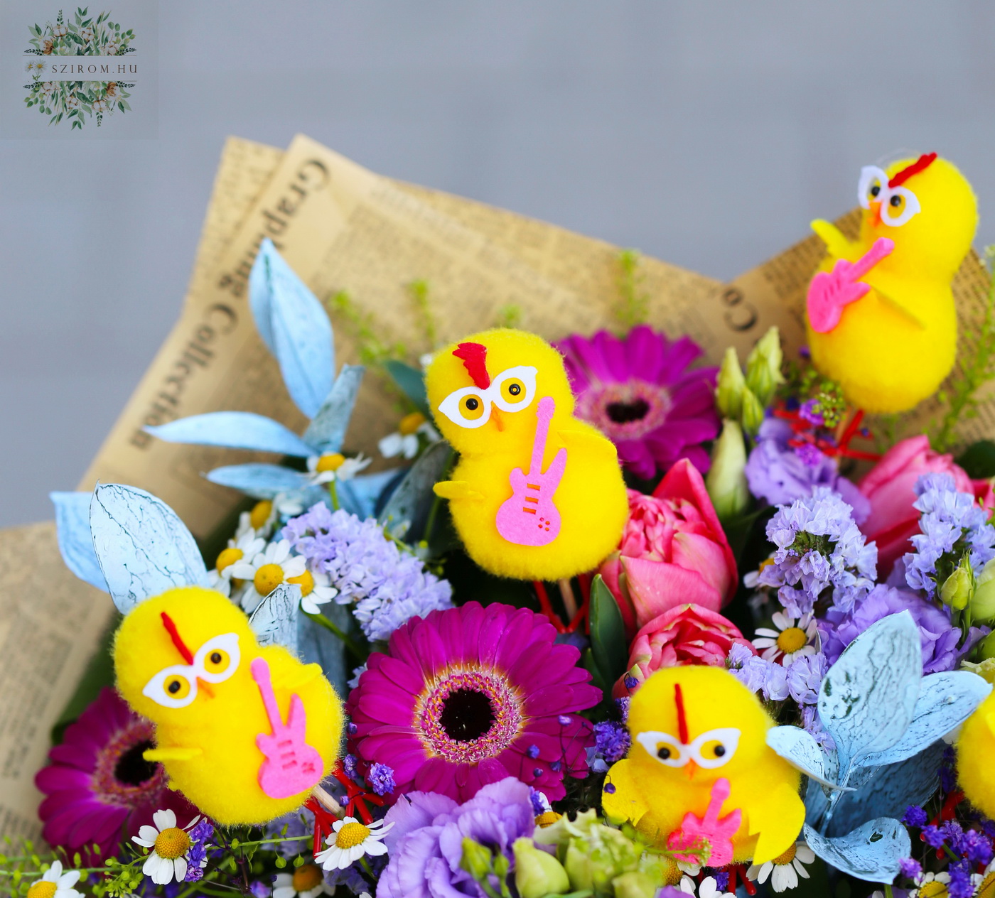 Blumenlieferung nach Budapest - Osterstrauß mit Gitarre spielender Küken (12 Stiele)