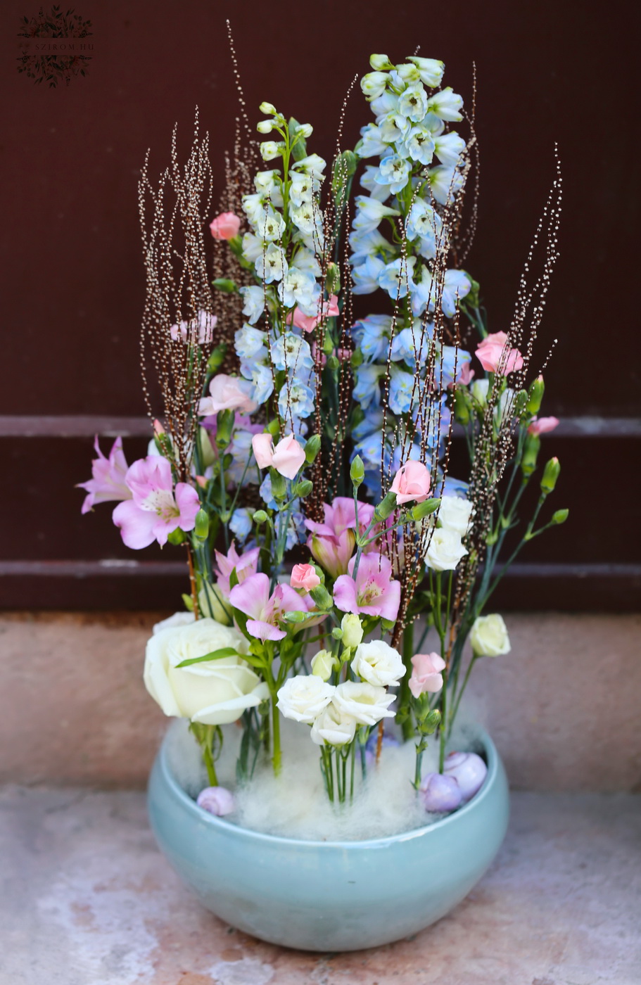 flower delivery Budapest - Airy flower bowl with delphinium, lisianthus, pearl catkin, snails