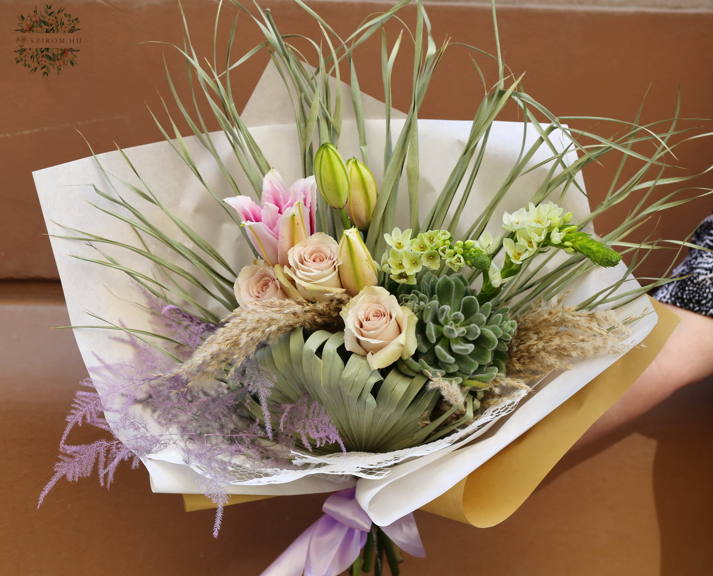 flower delivery Budapest - Natural bouquet with furry echeveria, roses, lilies